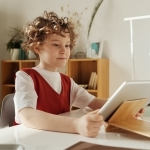 Mijn zoon van 3 jaar deed andere kinderen en leidsters structureel pijn, wat uiteindelijk de oorzaak bleek hadden we niet verwacht