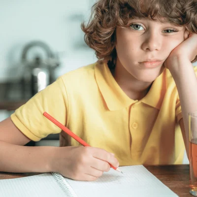 Helene: “Onze zoon (12) moet volledig zelfstandig zijn huiswerk maken