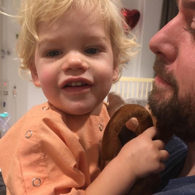 Kleine Bodhi (bijna 2) blijkt een tumor te hebben van 8 cm lang