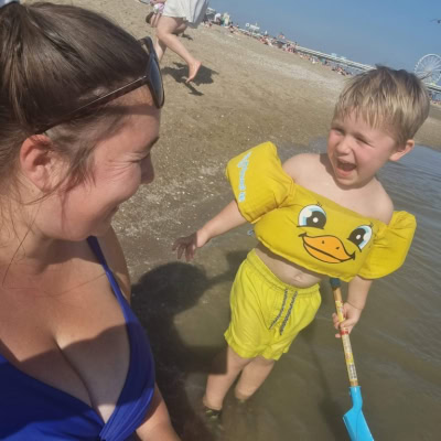 Ik was mijn zoon kwijt op een druk strand, en hij kon nog niet zwemmen…