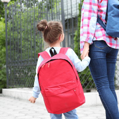 Emily: “De school van mijn dochter heeft dit schooljaar een vreemde regel in laten gaan”